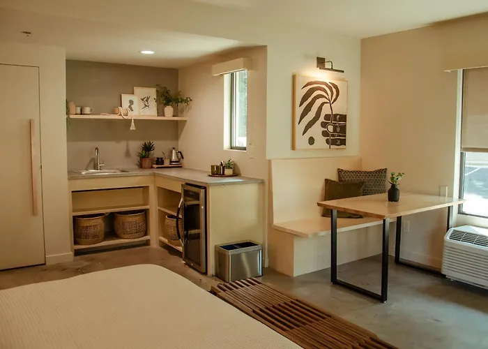 Brut Hotel